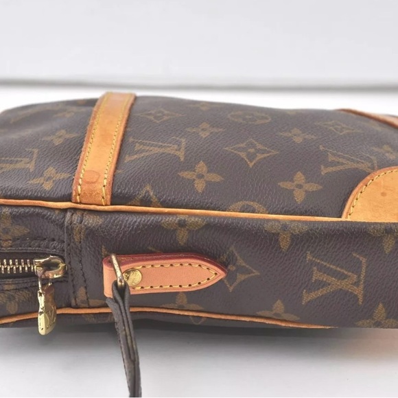 Authentic Louis Vuitton crossbody bag - Picture 6 of 16